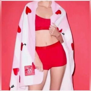 Victoria's Secret -Cozy Plush Blanket- Pink & Red Hearts